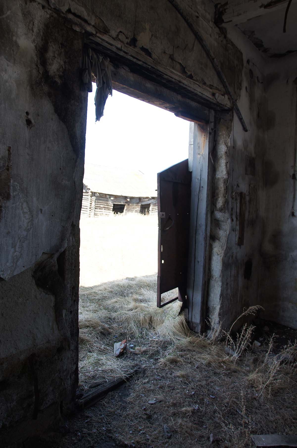 ...дверь скрипучая. Колхозные постройки. Заброшка СССР.